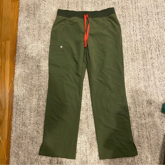 FIGS Kade Cargo Scrub Pants - Picture 2 of 4